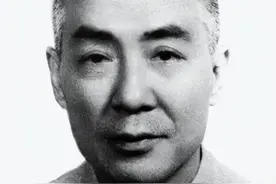 现代著名诗人冯雪峰，革命后仅回过五次家，其中三次意义非凡图片