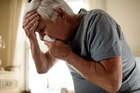 慢阻肺是吸烟导致的？这几种诱发因素也要知道图片