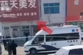 太残暴了！因染发起争执，理发师持刀砍下女顾客的脑袋图片