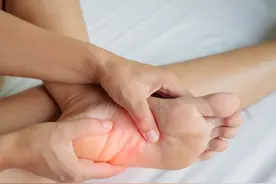 不同位置的脚疼，可能与不同的疾病相关，要及时治疗图片