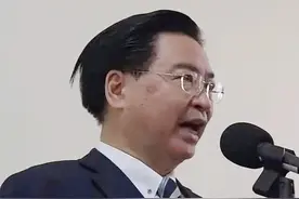 图谋嫁祸大陆,不料却当众"玩现了"！崩溃破防的吴钊燮再获岛内"新封号"图片