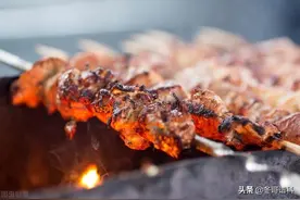 是什么让烟熏烧焦的烧烤味道如此美味？图片