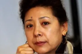 歌唱家关牧村：一婚被家暴，二婚被高官丈夫宠成宝，撮合父亲再婚图片