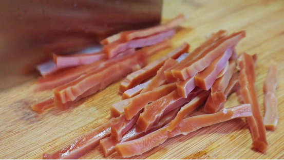 泡发鱿鱼的最佳方法 2026年泡发鱿鱼的最佳方法是什么,怎样判断鱿鱼是