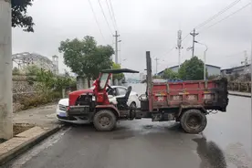 跨实线转弯与对向车碰撞，交警：全责！图片