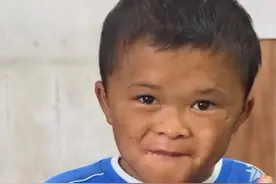 “小马云”范小勤近况曝光：被商人抛弃，回老家干农活，患矮小症图片