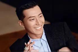 32年前，赌王的另一位千金结婚，嫁妆十个亿，丈夫来头不小图片