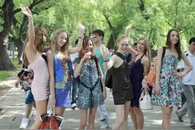 大量俄罗斯美女涌入东莞，身材高挑浓妆艳抹，她们靠什么谋生？图片