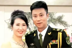 歌手耿为华：娶小14岁粉丝，宠妻15年被抛弃，如今与女儿相依为命图片