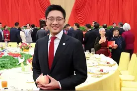 霍启山何超琼齐亮相！豪门富二代变身爱国先锋，谁最惊艳？图片