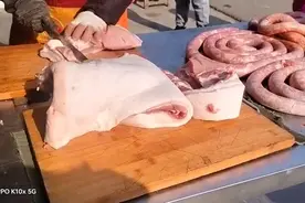 镇上的猪肉还是便宜。五斤以上十块钱五花肉。再买多了更优惠图片
