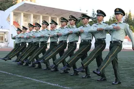 近视不能报考军校？其实并非绝对，想考军校可以有很多种方法图片