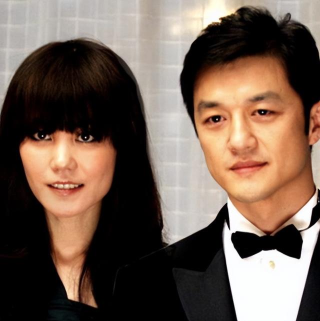 王菲谢霆锋机场照流出,谢霆锋为何死心塌地的爱王菲这么多年?