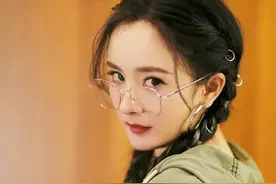 别再披头散发了！今年流行这3种“扎发”，洋气减龄，人见人夸图片