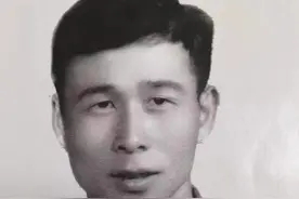 朝鲜三级国旗勋章图片