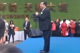曝梦鸽带李天一将移民美国，84岁李双江仍在国内捞金，有商演就接图片