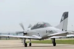 全球首款全碳纤维复合材料机体，国产新型涡桨教练机TA-20首飞图片