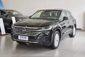 途锐：Q7同平台！全系标配空气悬架+全时四驱，去哪都不虚图片