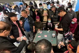 这个世界的真实生活：为了45美元，一群50岁老华人，堕落在美国图片