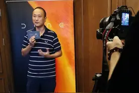 节哀！45岁名导李明航因病逝世，家属悲痛发讣闻，儿子才三岁半图片