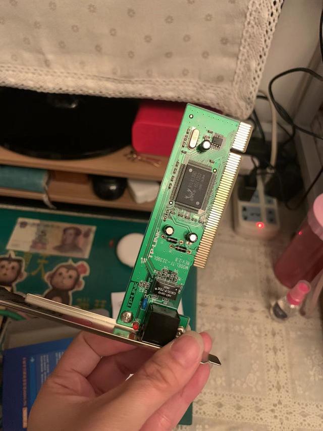 电脑的网卡灯在哪里？？（有一种东西叫网卡）
