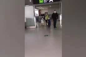 （视频）@太原人！5岁萌娃从山西独自坐飞机到三亚找外婆，开心到一路小跑，太勇敢图片