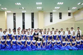 某大学老师质疑南京大屠杀人数，得知她真实身份，学生：没眼花吧图片