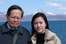 翁帆：28岁嫁82岁杨振宁，为了丈夫身体坚持早睡，不要孩子也恩爱图片