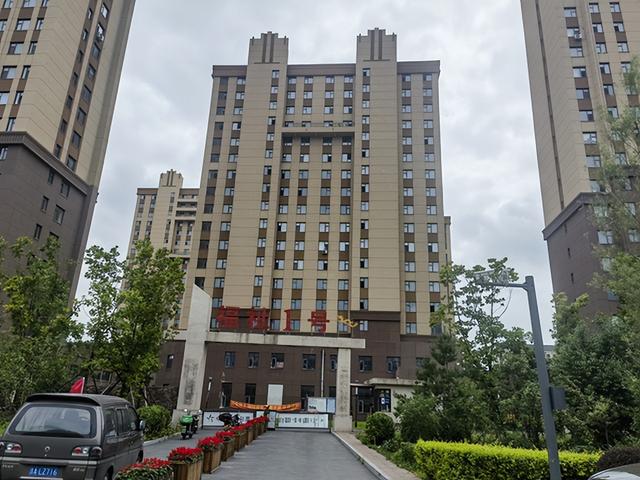 长春一小区内发生争执老物业到期不走，新物业接管被拒