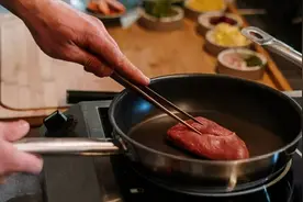 厨房的不粘锅，会致癌吗？图片