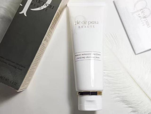 40岁左右用什么洗面奶？这5款大牌值得试试，有点小贵但对皮肤好