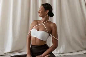 1个瑜伽体式，开肩美背，效果超级好图片