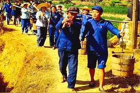 1971年，陕西老汉挖出4个青铜器，却被妻子当成尿壶26年图片