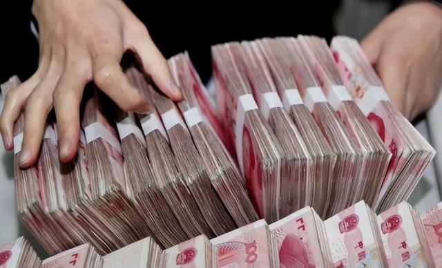 江苏好色老虎落马:私生活糜烂似女皇，将"男宠"赐给女儿一同享乐