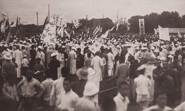 民国时期倡导“天乳运动”：女性不准束胸，违者罚款50大洋