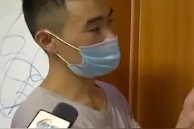 夫妻闹矛盾，妻子房门放上二维码，丈夫找她任何事均需扫码付钱图片