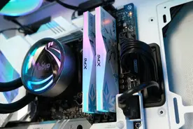 高性能DDR5是什么体验：十二代i7-12700K+XPG吹雪联名RGB灯条上机图片