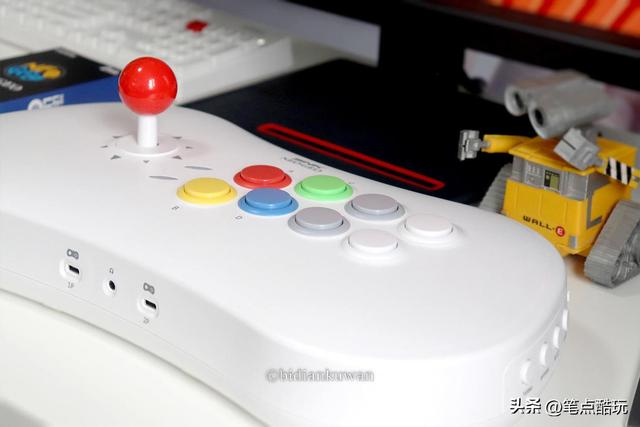 春节把街机搬回家了，单人打拳皇挺爽的，双人ASP更开心