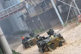 突发！台风登陆韩国，制铁厂锅炉进水爆炸，两栖战车冲入厂区救援图片