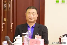 新疆第二大富豪，收养500多个孤儿，每年开支3000万图片