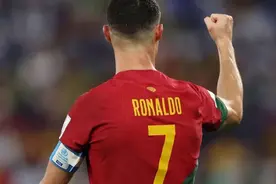 葡媒透露C罗拒绝和替补球员一起训练，与瑞士赛前C罗因替补与桑托斯起争执图片