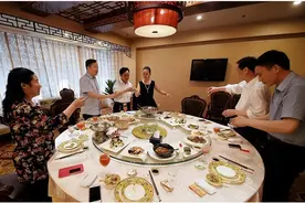 年底酒局多，在酒桌上这5个“规矩”一定要搞懂，以免被人笑话图片