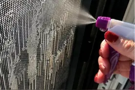 不管家里纱窗多脏，千万别急着换！只需一个口罩，瞬间恢复如新！图片