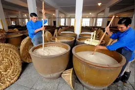 100斤粮食能酿成多少斤酒？利润高吗？农村退休酿酒师说出答案图片