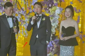 王思聪第5次当伴郎，私人飞机奔赴婚礼排场足，新郎新娘背景厉害图片