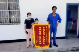 8米高楼上女孩哭着喊“救救我”，绍兴的李师傅出手了图片