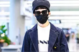 井柏然出门跟街拍似的，穿着睡衣牛仔套装，慵懒中又不失精致图片