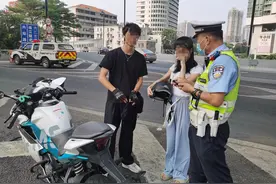 违法逆行危害大丨夏季整治百日行动——严管电动自行车图片