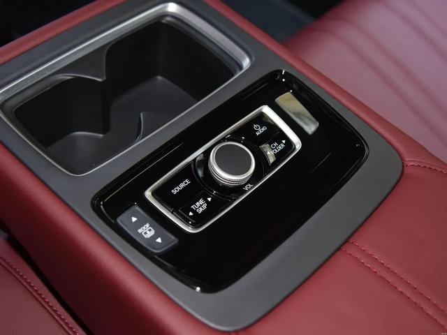 年轻人的B级家轿，颜值与实力兼备，油耗不高，带你看本田雅阁