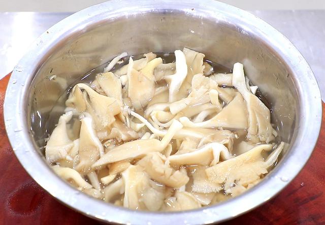 平菇配什么菜最好吃？分享5种不同做法，鲜香美味，顿顿吃光盘